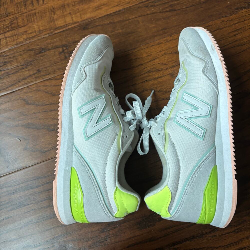New Balance Women’s Sola Sleek V1 Sneaker Sz 7 Athletic Athleisure Running - Picture 3 of 9